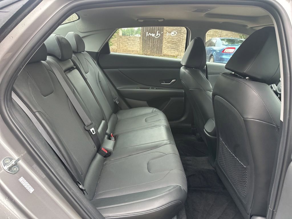 Used 2023 Hyundai Elantra Limited FWD image 15