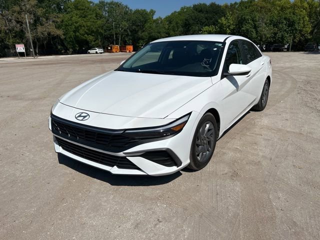Used 2024 Hyundai Elantra SEL image 2