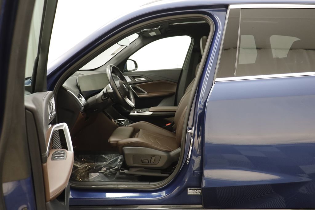 Certified 2025 BMW X1 xDrive28i w/ Premium Package image 5