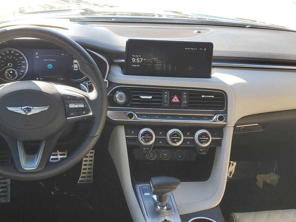 Used 2022 Genesis G70 3.3T image 19