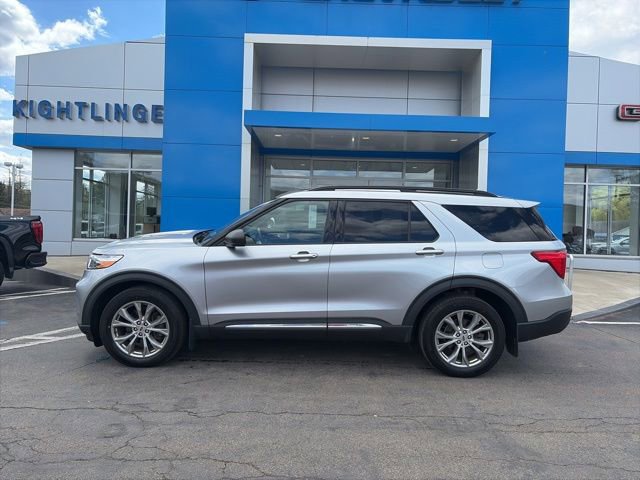 Used 2020 Ford Explorer XLT w/ Equipment Group 202A AWD/4WD image 3