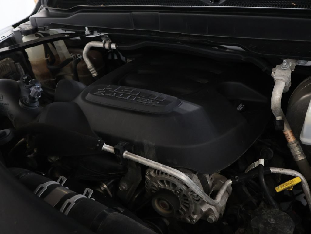 Used 2020 RAM 2500 Tradesman w/ Chrome Appearance Group RWD image 28