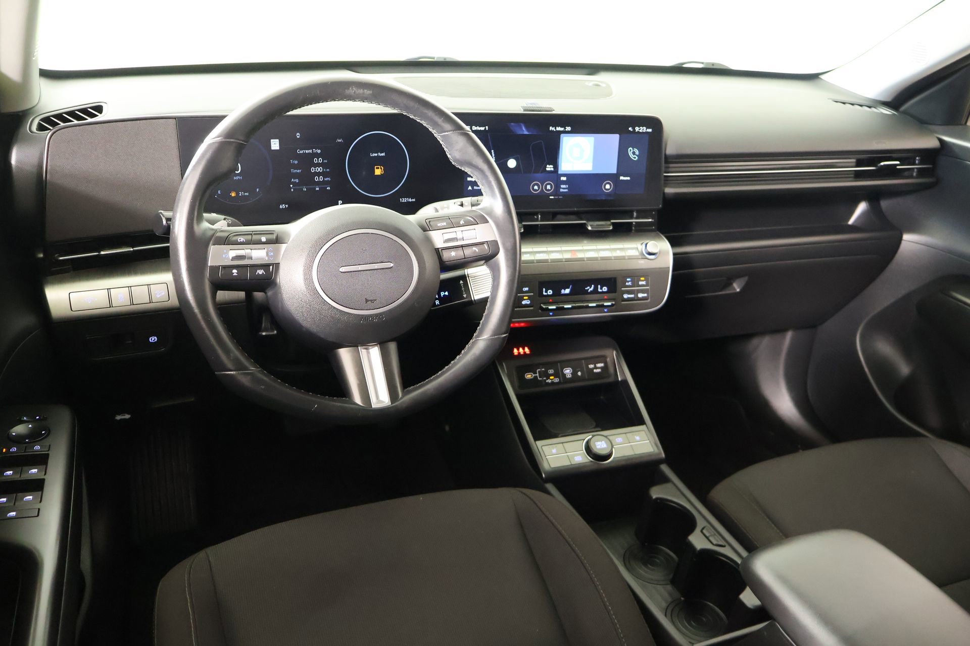 Used 2024 Hyundai Kona SEL w/ Convenience Package image 2