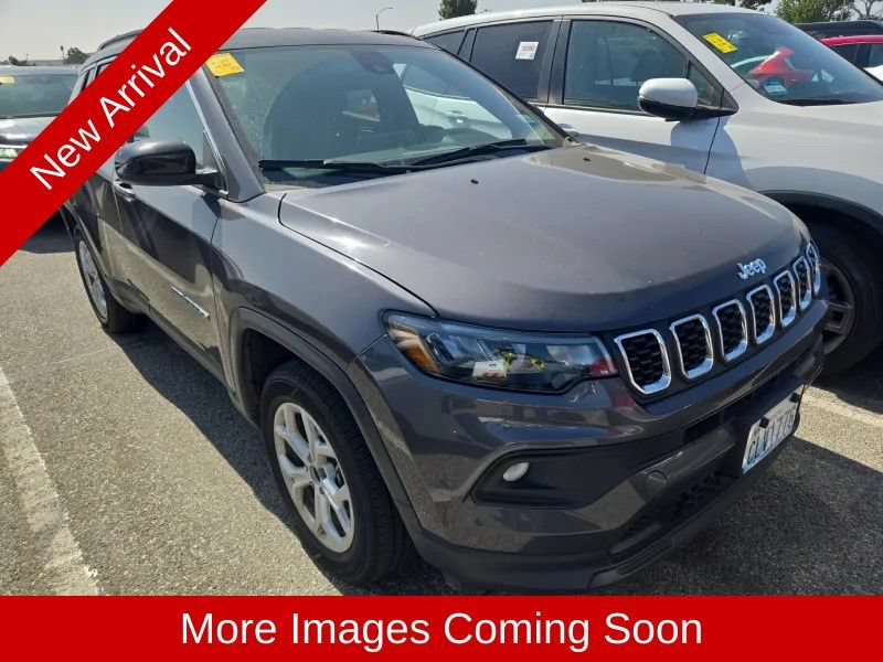 Used 2024 Jeep Compass Latitude AWD/4WD image 1