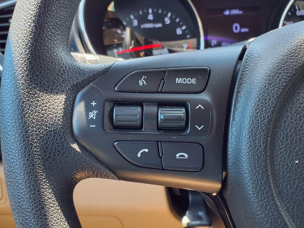 Used 2020 Kia Sedona LX FWD image 21