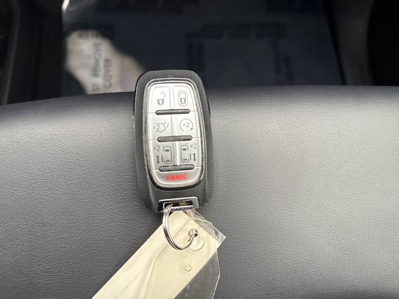 Used 2025 Chrysler Pacifica Select w/ Uconnect Theater Family Group image 26