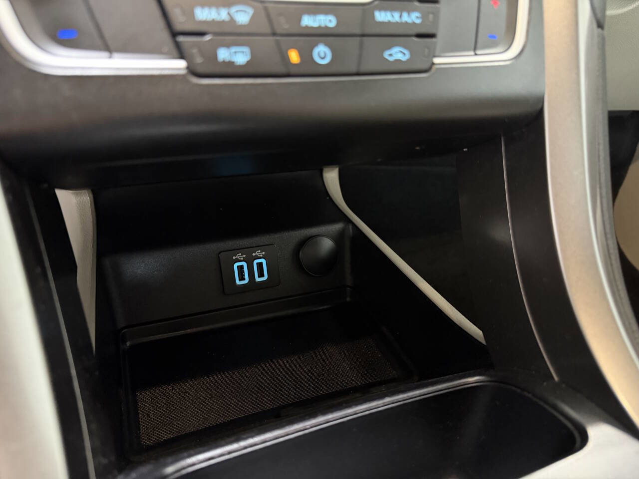 Used 2019 Ford Fusion SE image 11