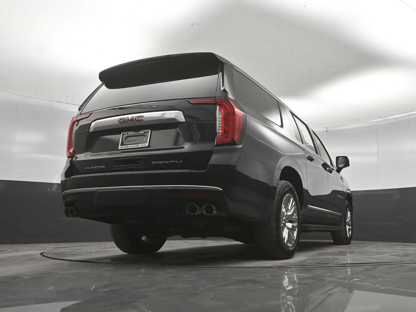 Used 2024 GMC Yukon XL Denali w/ Advanced Technology Package AWD/4WD image 40
