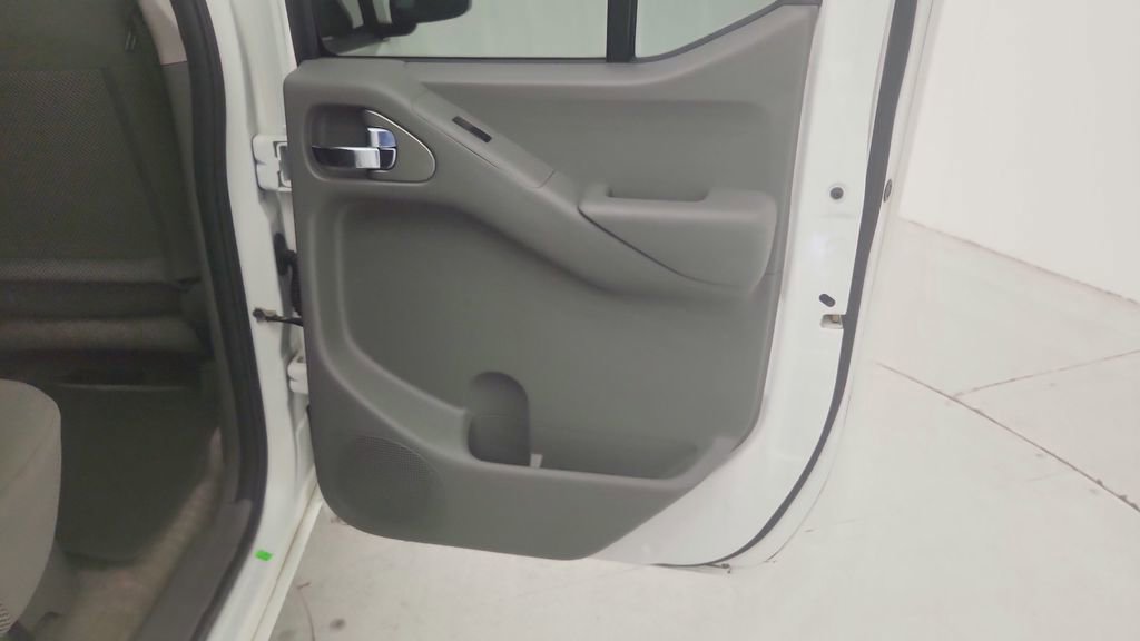Used 2017 Nissan Frontier SV w/ SV Value Truck Package RWD image 32