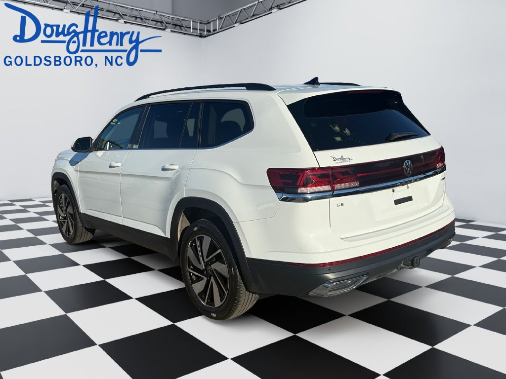 Used 2025 Volkswagen Atlas SE AWD/4WD image 3