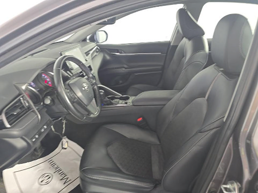 Used 2023 Toyota Camry XSE FWD image 10