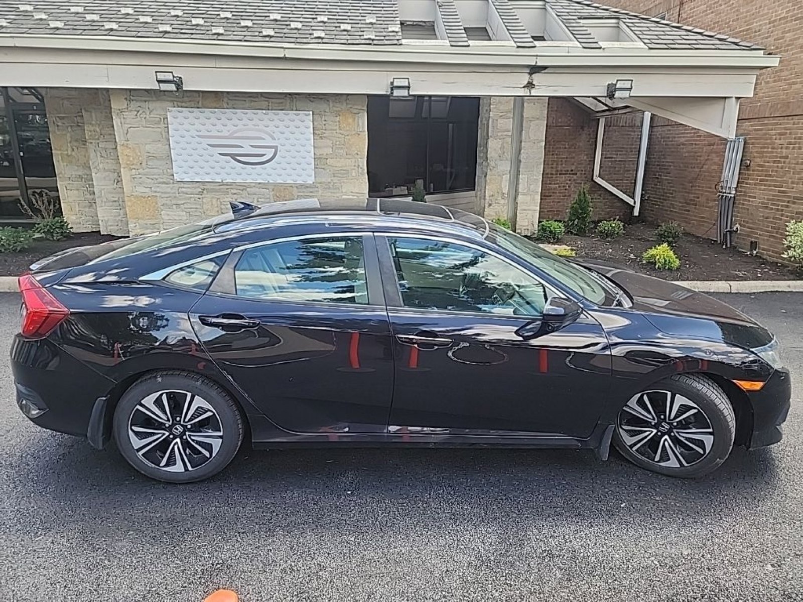 Certified 2017 Honda Civic EX-T image 7