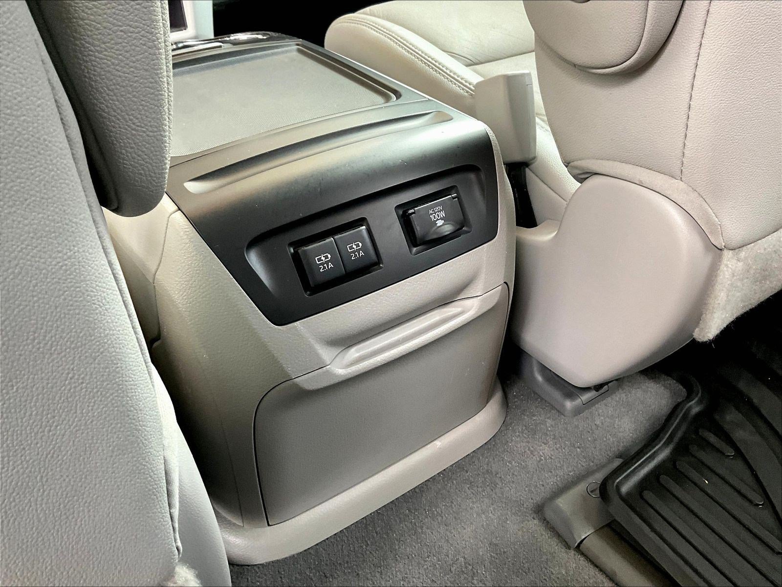 Used 2019 Toyota Sienna XLE w/ XLE Navigation Package FWD image 10