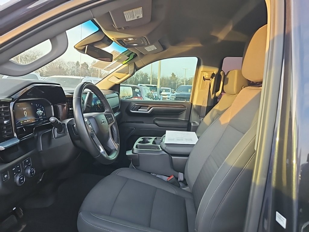 Used 2024 Chevrolet Silverado 1500 RST w/ Z71 Off-Road Package image 16