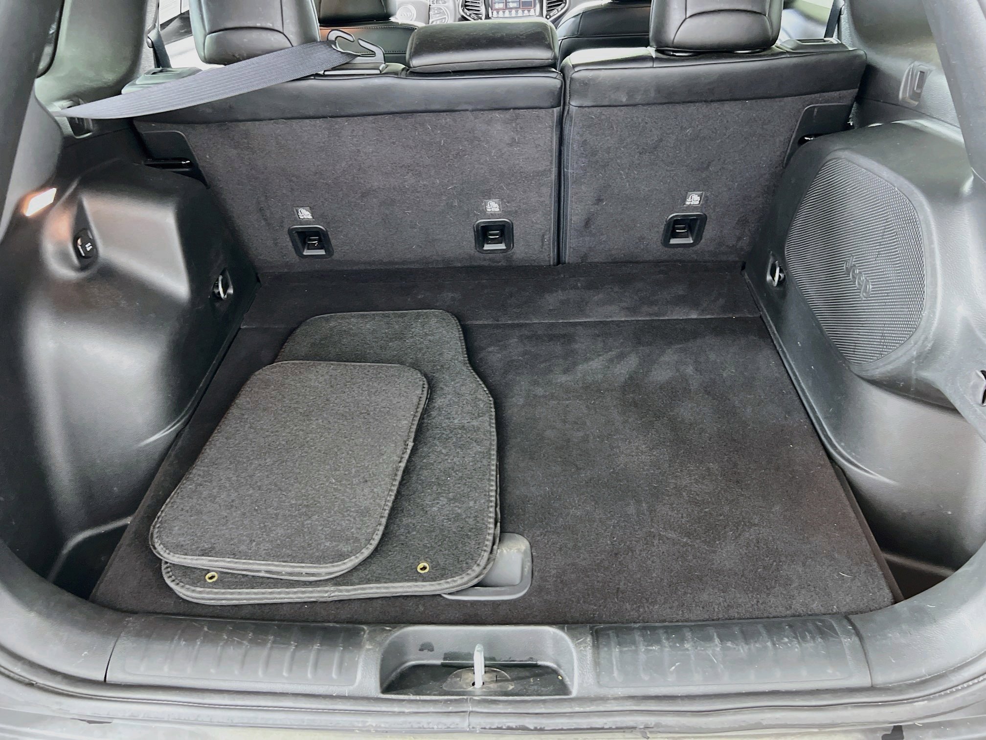 Used 2022 Jeep Cherokee Limited AWD/4WD image 25