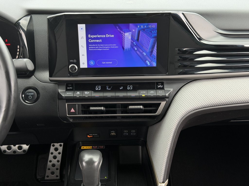 Used 2025 Toyota Camry SE w/ Convenience Package FWD image 18