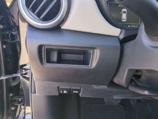 Used 2021 Nissan Versa SV FWD image 16