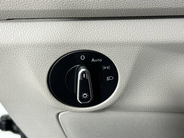 Used 2024 Volkswagen Jetta SE w/ Panoramic Sunroof Package image 24