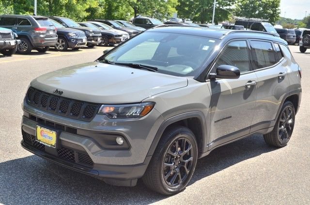 Used 2023 Jeep Compass Latitude w/ Convenience Group AWD/4WD image 4