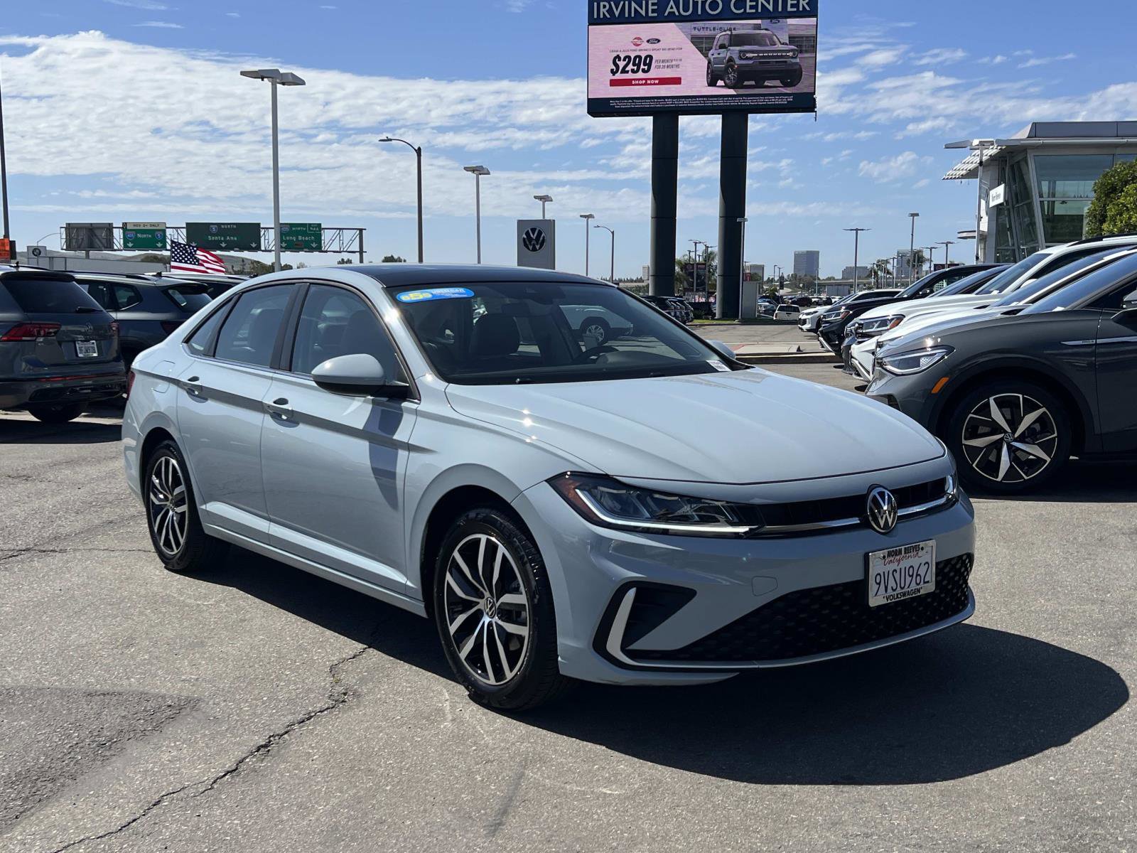 Used 2025 Volkswagen Jetta SE FWD image 26