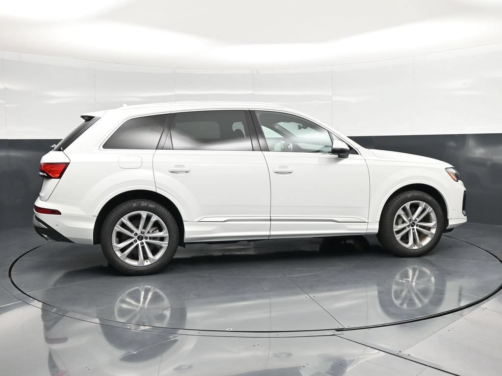 Used 2025 Audi Q7 3.0T Premium Plus AWD/4WD image 2