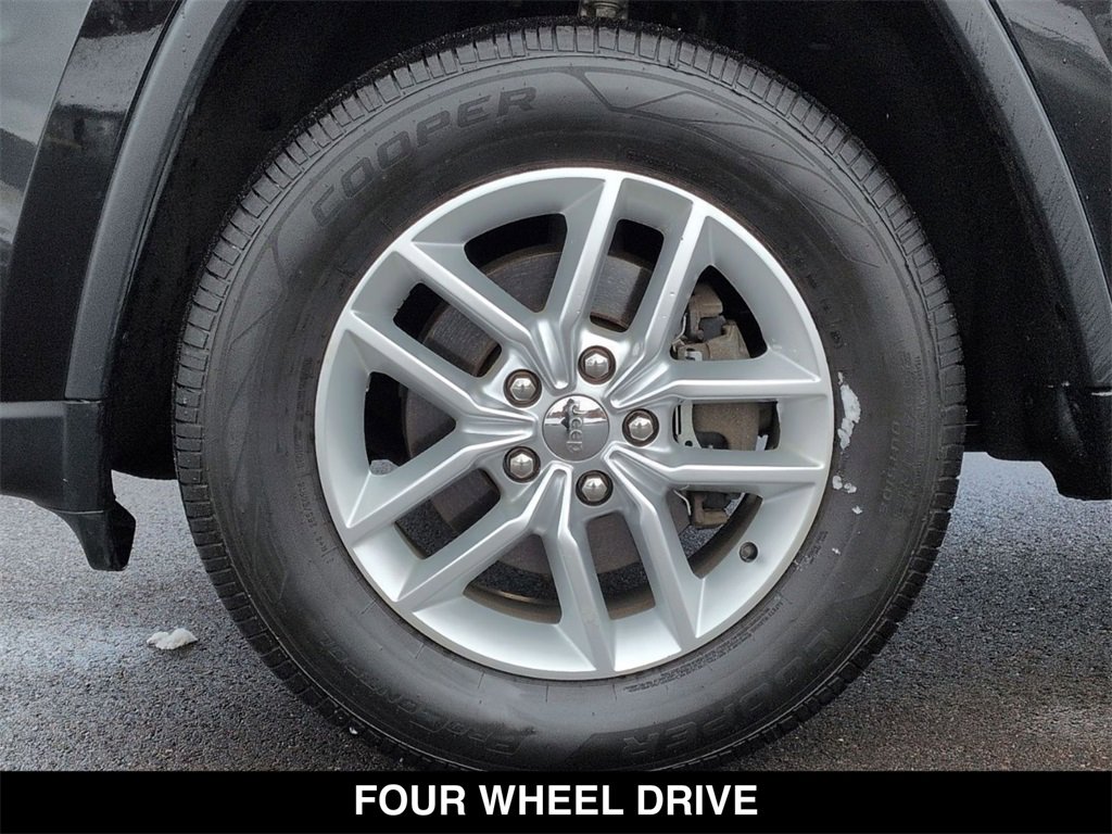 Used 2017 Jeep Grand Cherokee Laredo w/ Quick Order Package 23E image 19