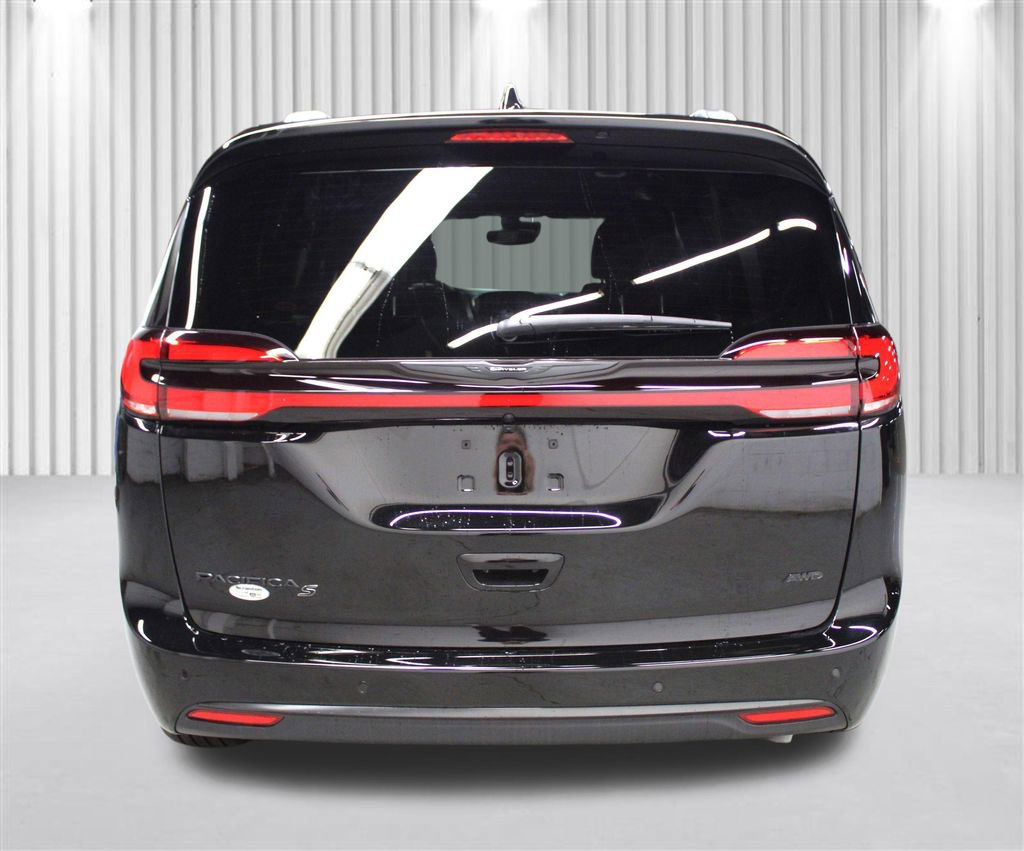 New 2026 Chrysler Pacifica Select image 4