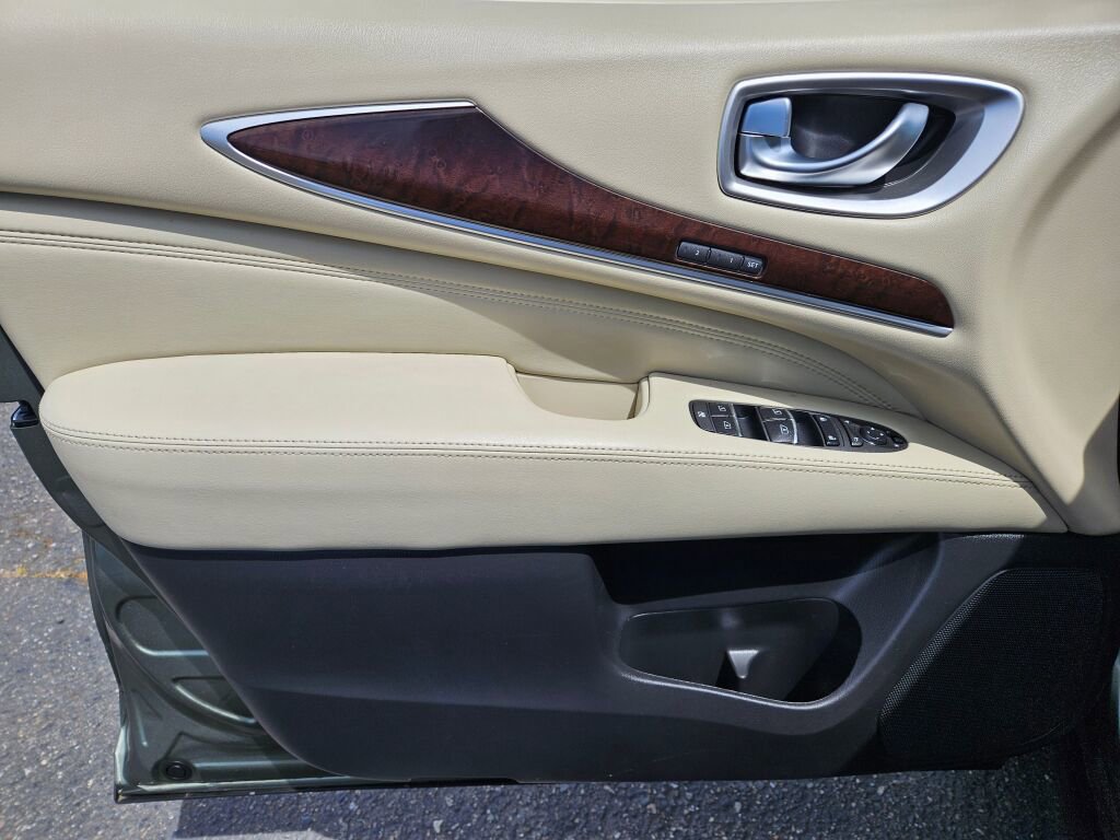 Used 2016 INFINITI QX60 Luxe w/ Deluxe Technology Package AWD/4WD image 18