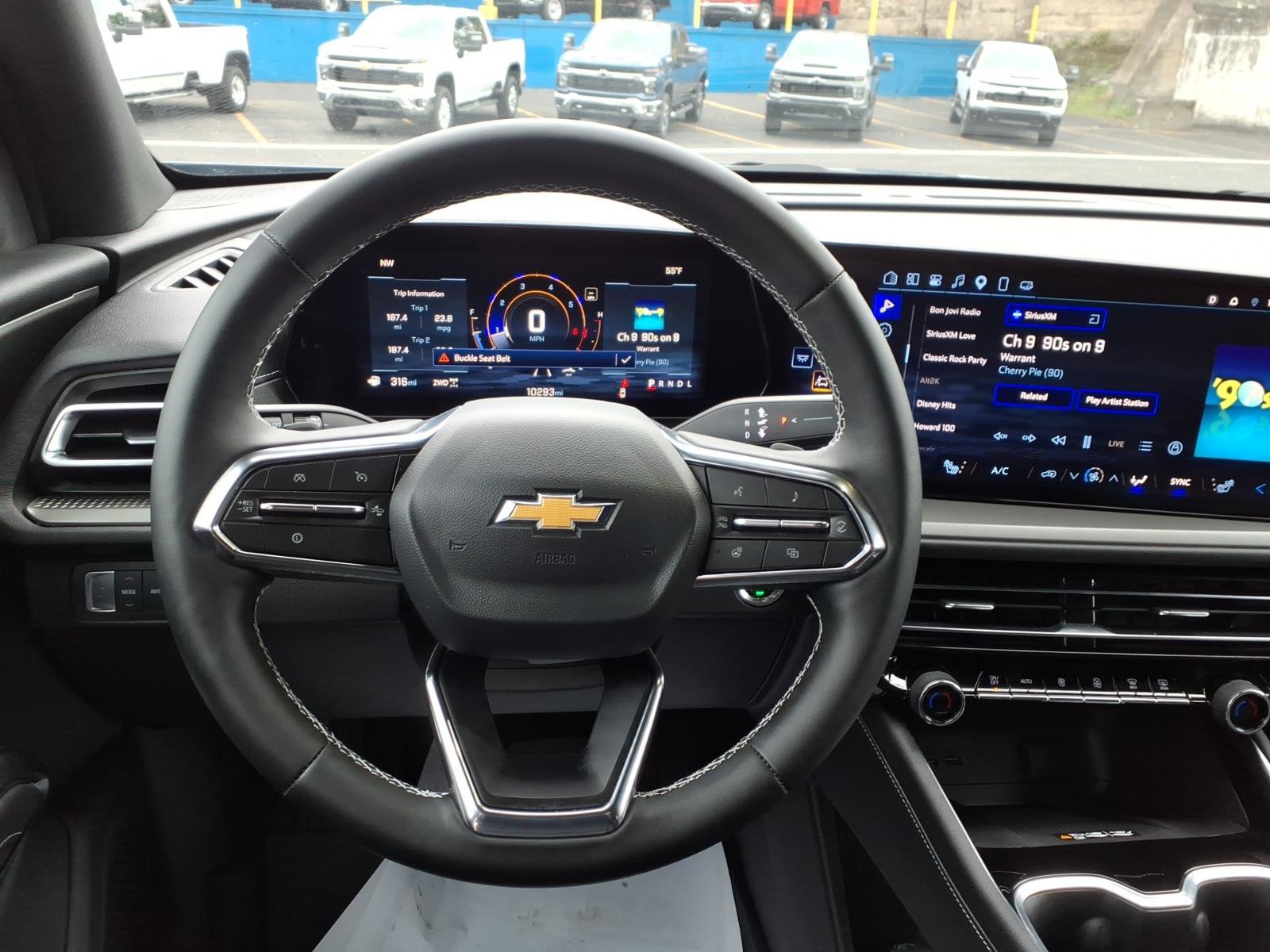 Used 2025 Chevrolet Traverse LT w/ Driver Confidence Package AWD/4WD image 16
