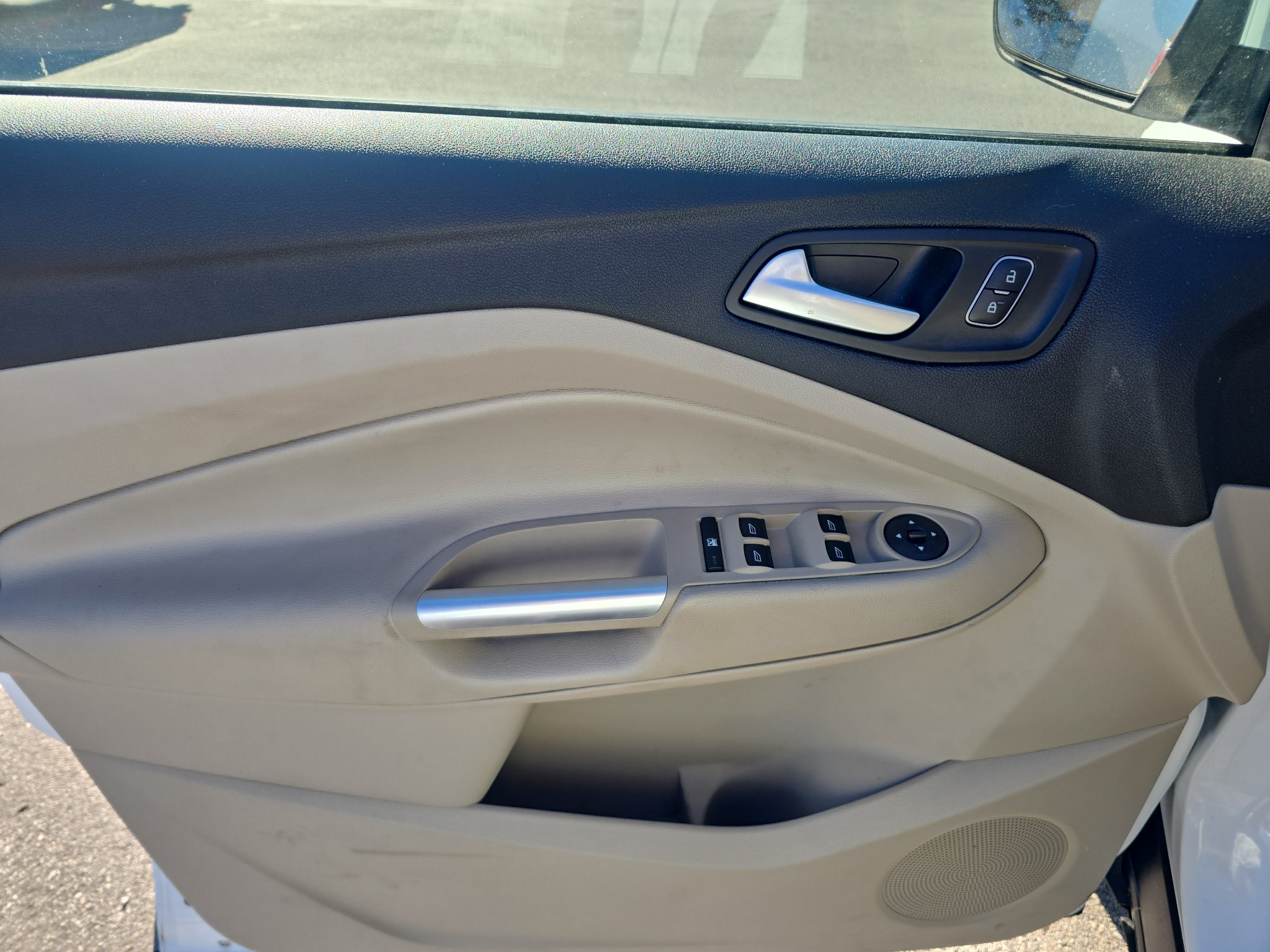 Used 2018 Ford Escape SE w/ Ford Safe & Smart Package FWD image 14
