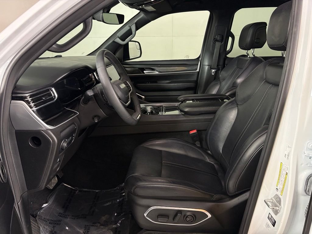 Used 2023 Jeep Wagoneer L 4WD image 16