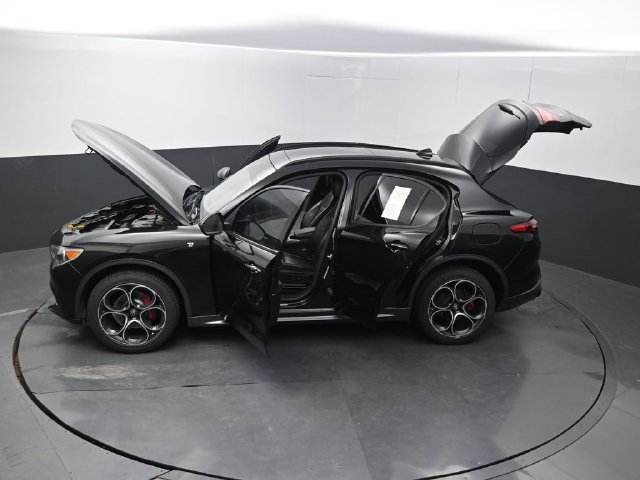 Used 2022 Alfa Romeo Stelvio Ti w/ Active Assist Plus Package AWD/4WD image 69
