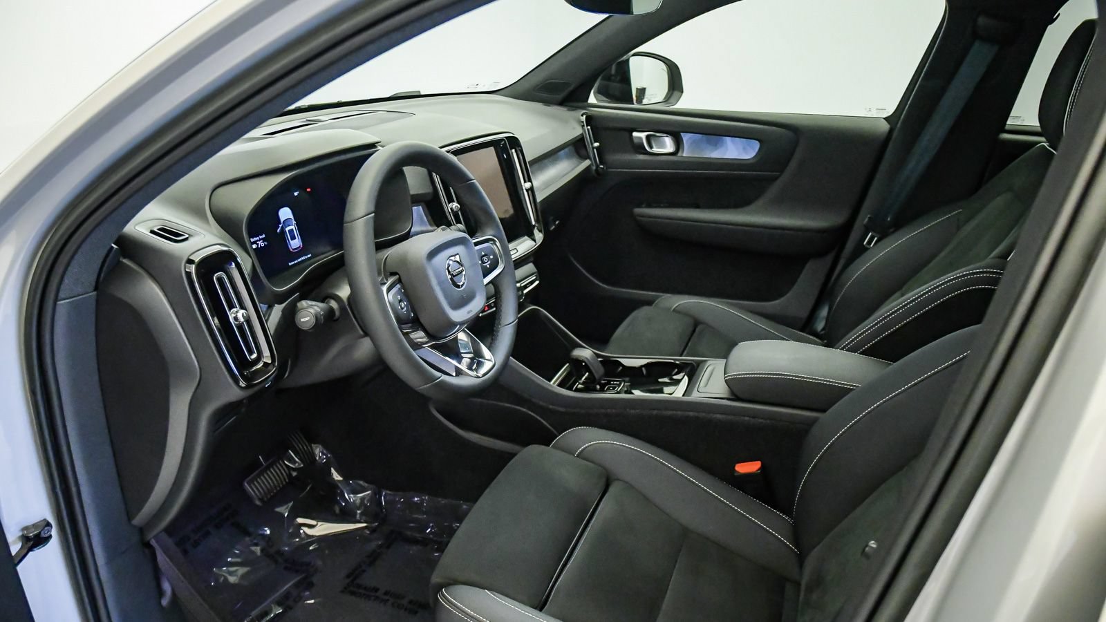Certified 2023 Volvo XC40 Recharge Plus AWD/4WD image 17