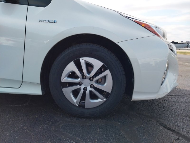 Used 2017 Toyota Prius Three image 16