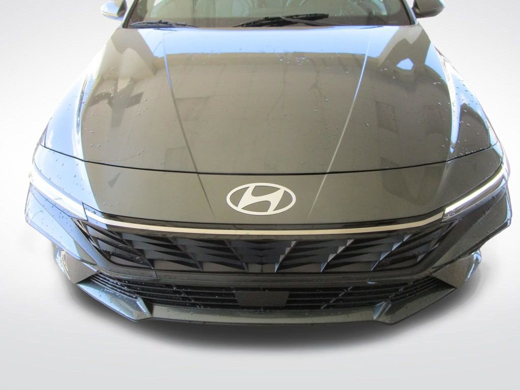 Used 2025 Hyundai Elantra Limited image 28