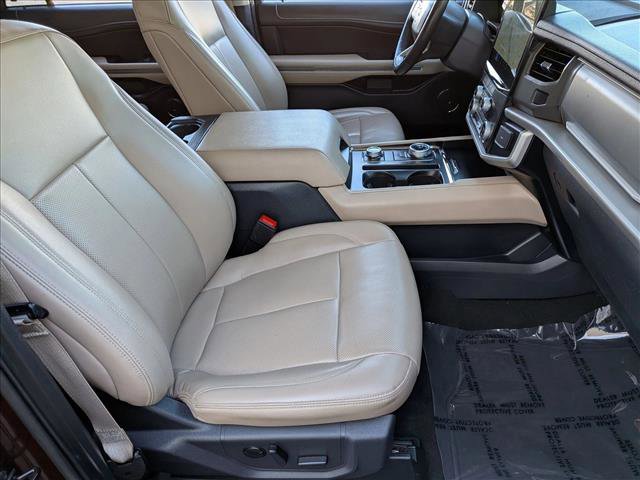 Used 2024 Ford Expedition XLT AWD/4WD image 22