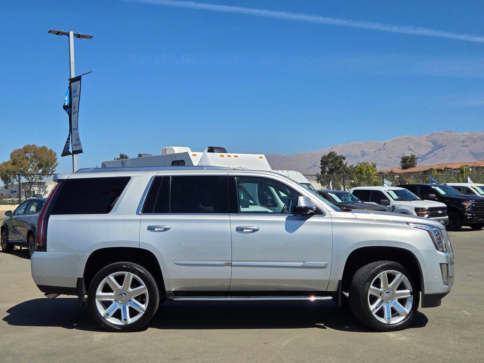 Used 2020 Cadillac Escalade Luxury RWD image 8