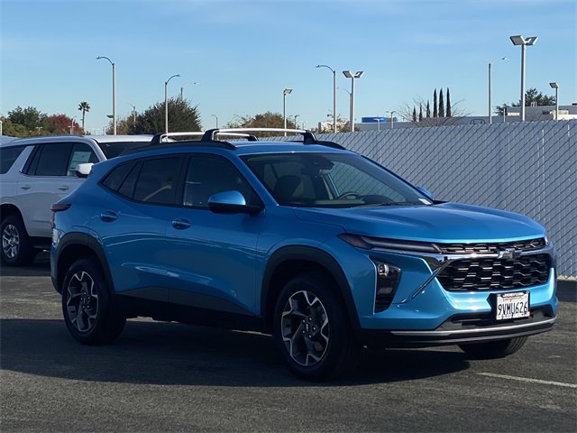 Certified 2025 Chevrolet Trax LT w/ LT Convenience Package image 3