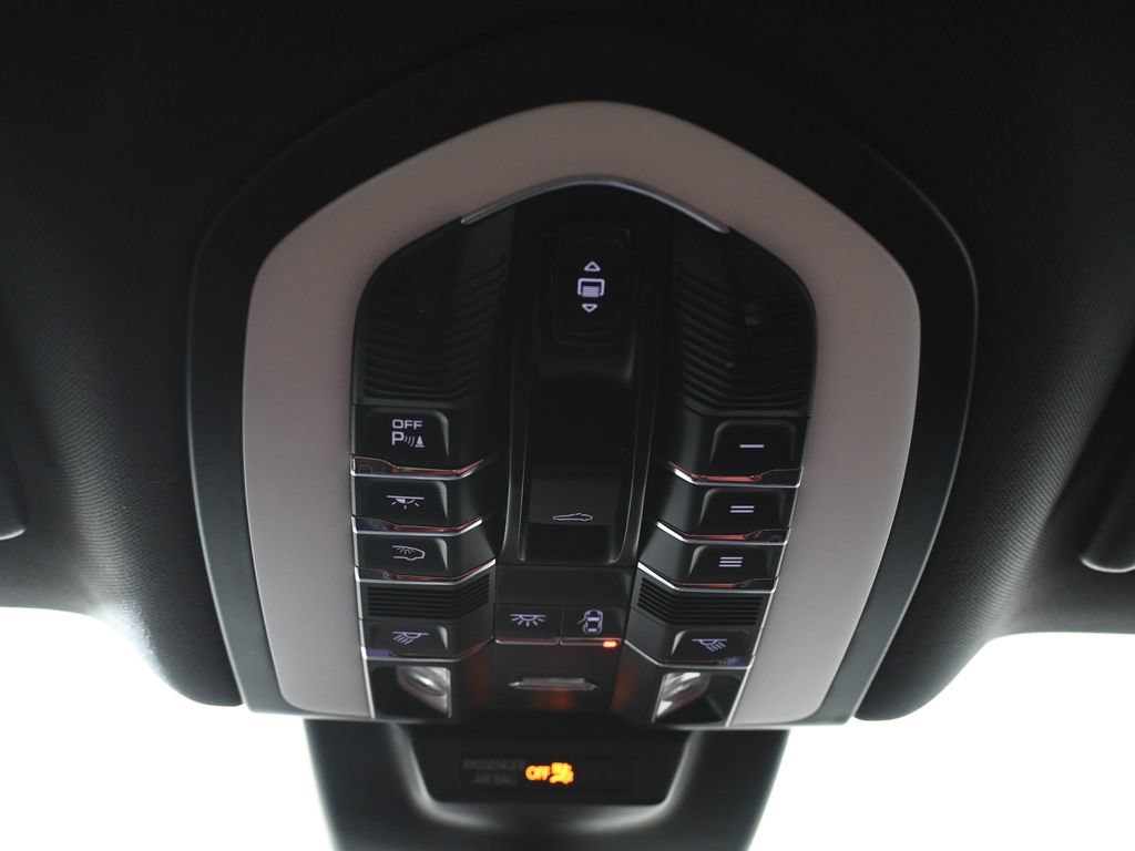 Used 2026 Porsche Macan AWD/4WD image 21