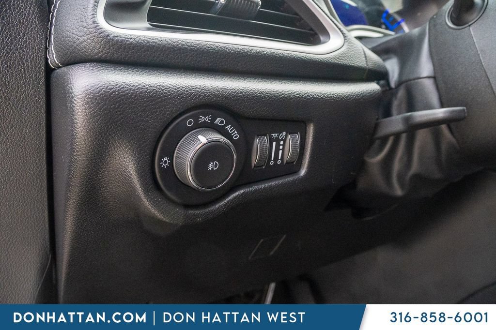 Used 2021 Chrysler Pacifica Touring w/ S Appearance Package FWD image 17