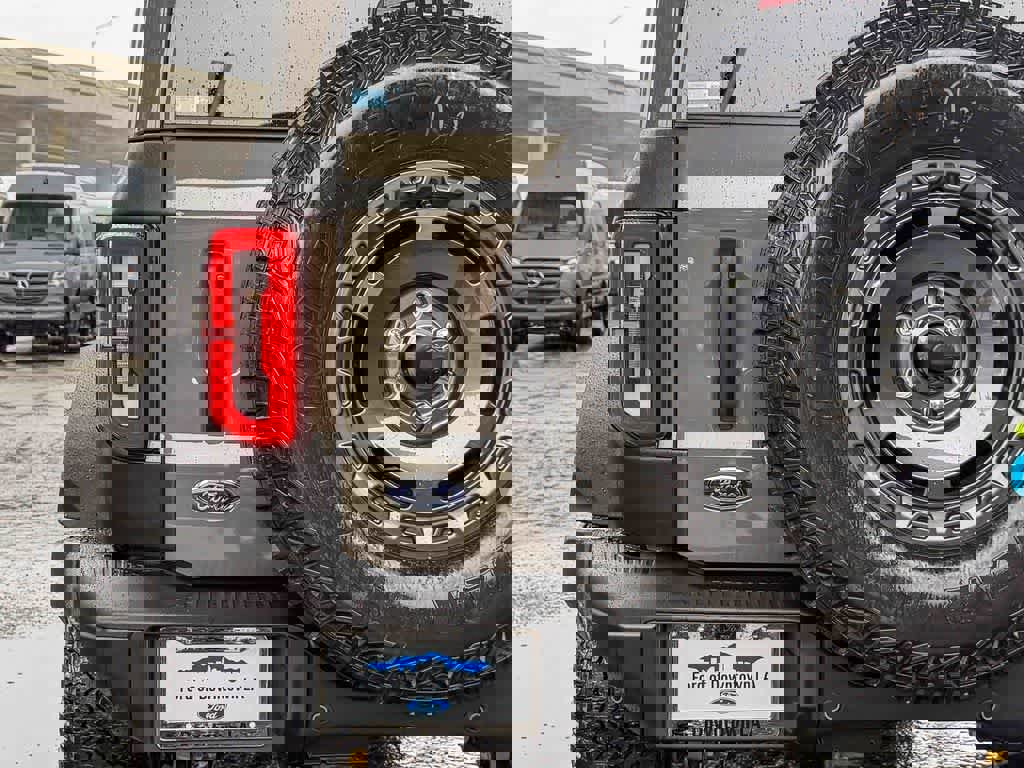 New 2025 Ford Bronco Badlands image 9