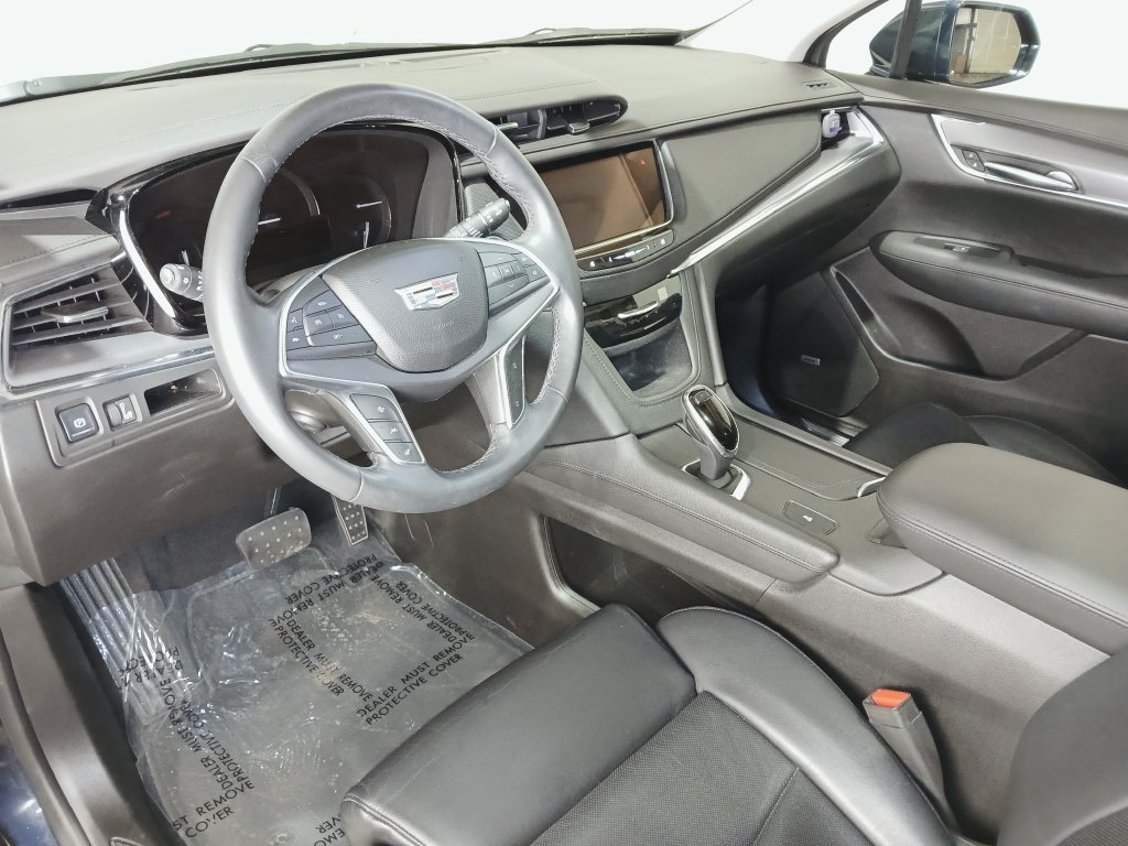 Used 2017 Cadillac XT5 Luxury w/ Driver Awareness Package FWD image 16