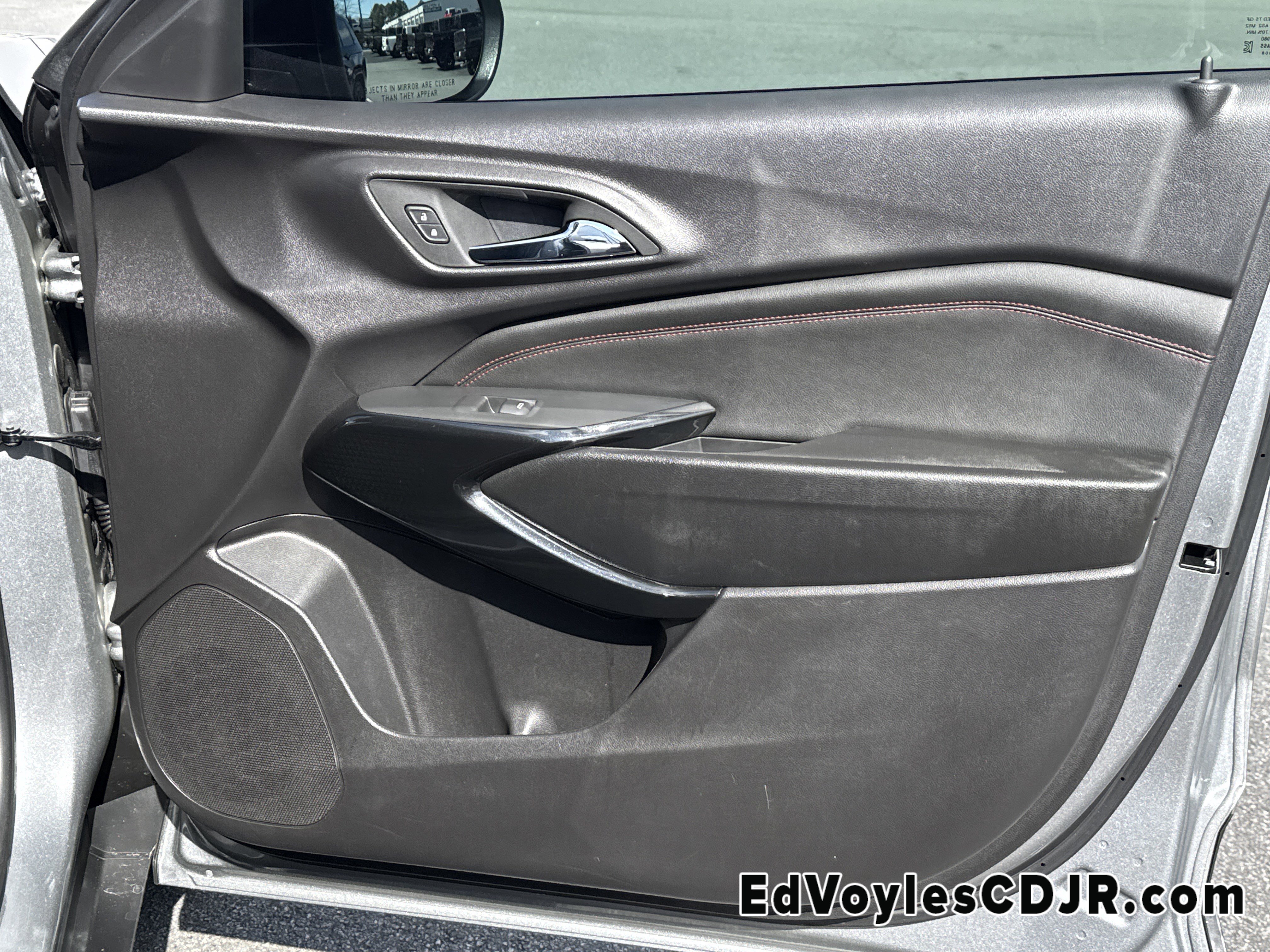 Used 2025 Chevrolet Trax RS w/ Driver Confidence Package image 17