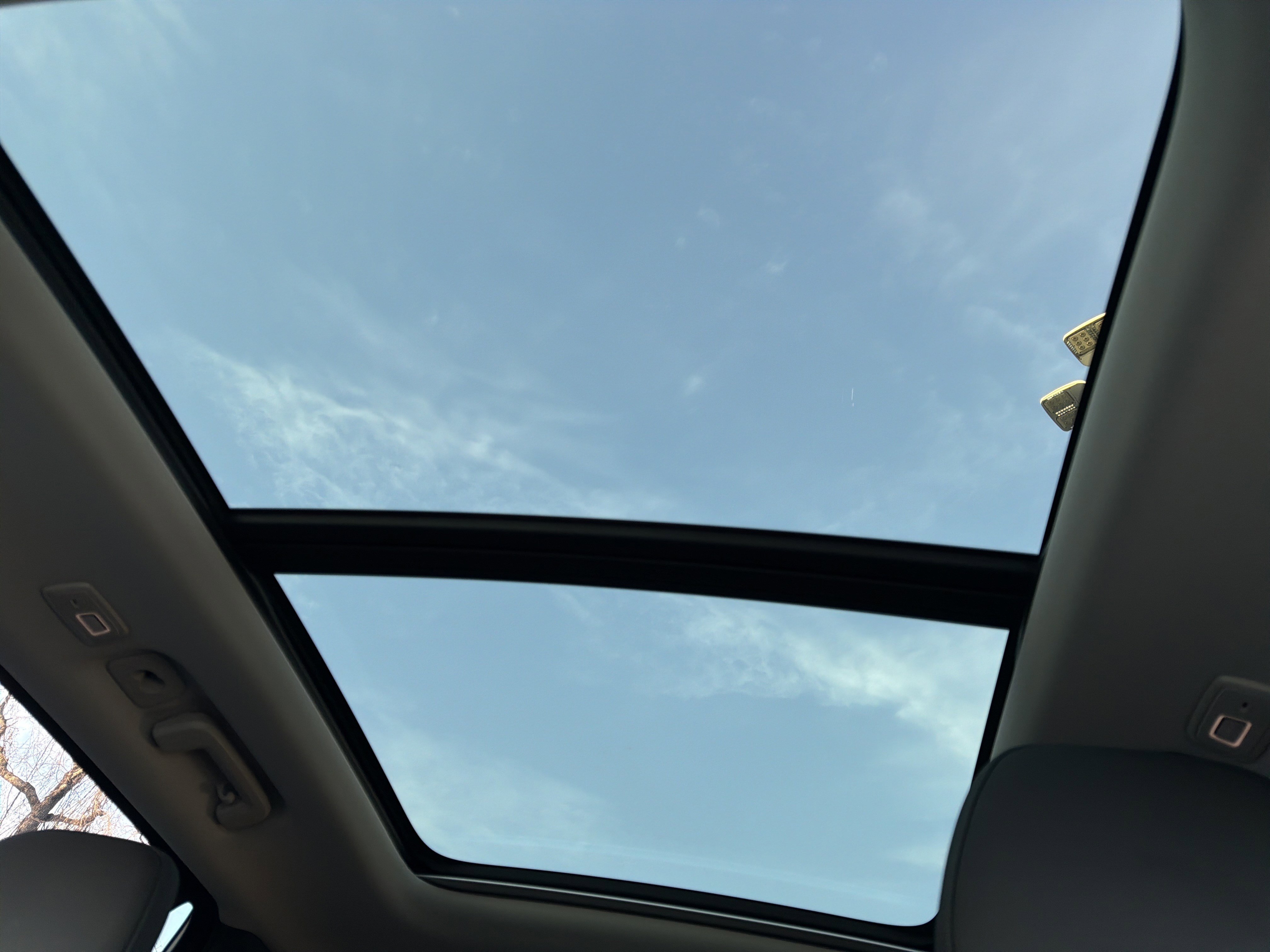 Certified 2025 Volvo XC90 B6 Plus image 28