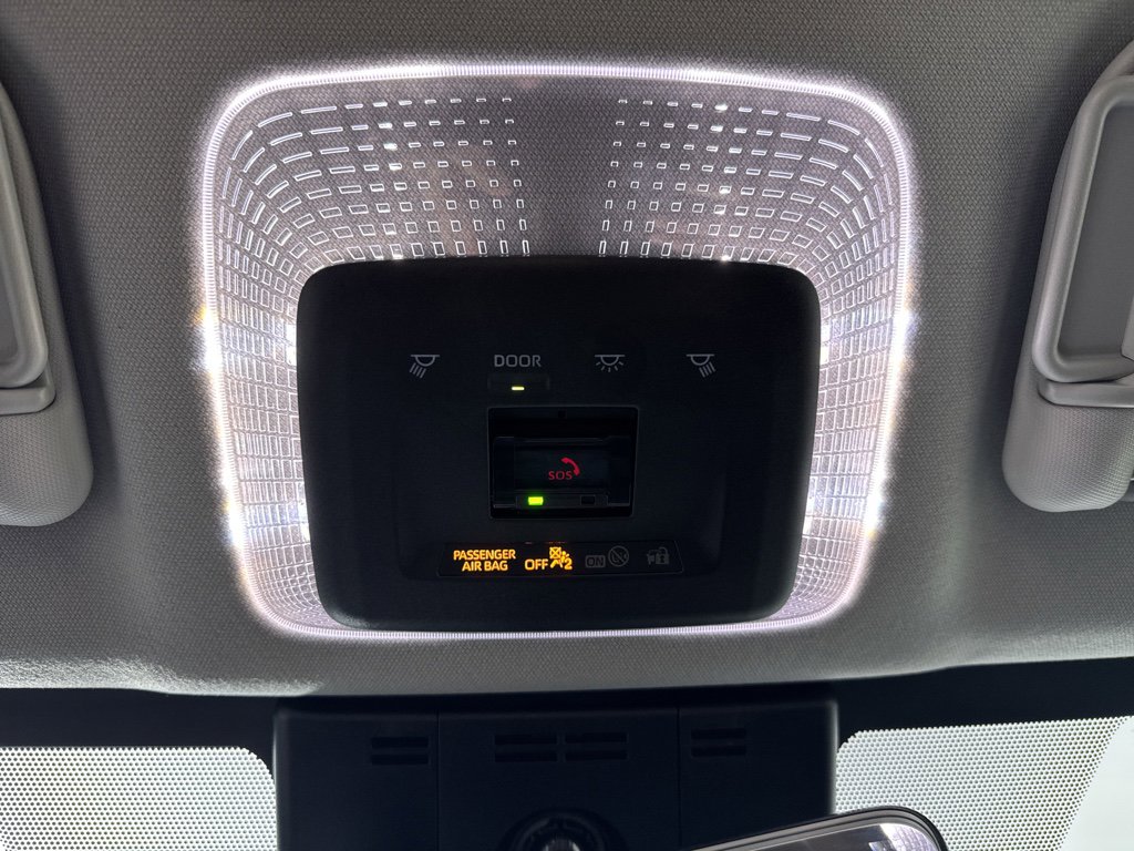 Used 2025 Toyota Prius LE image 28