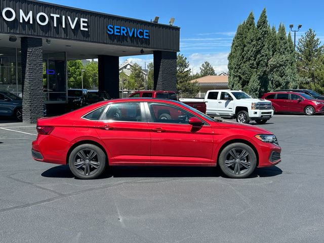 Used 2022 Volkswagen Jetta SE FWD image 3