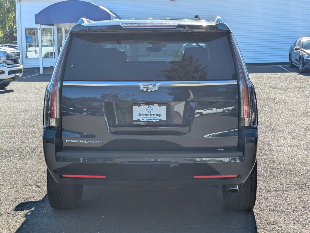 Used 2018 Cadillac Escalade Luxury image 4