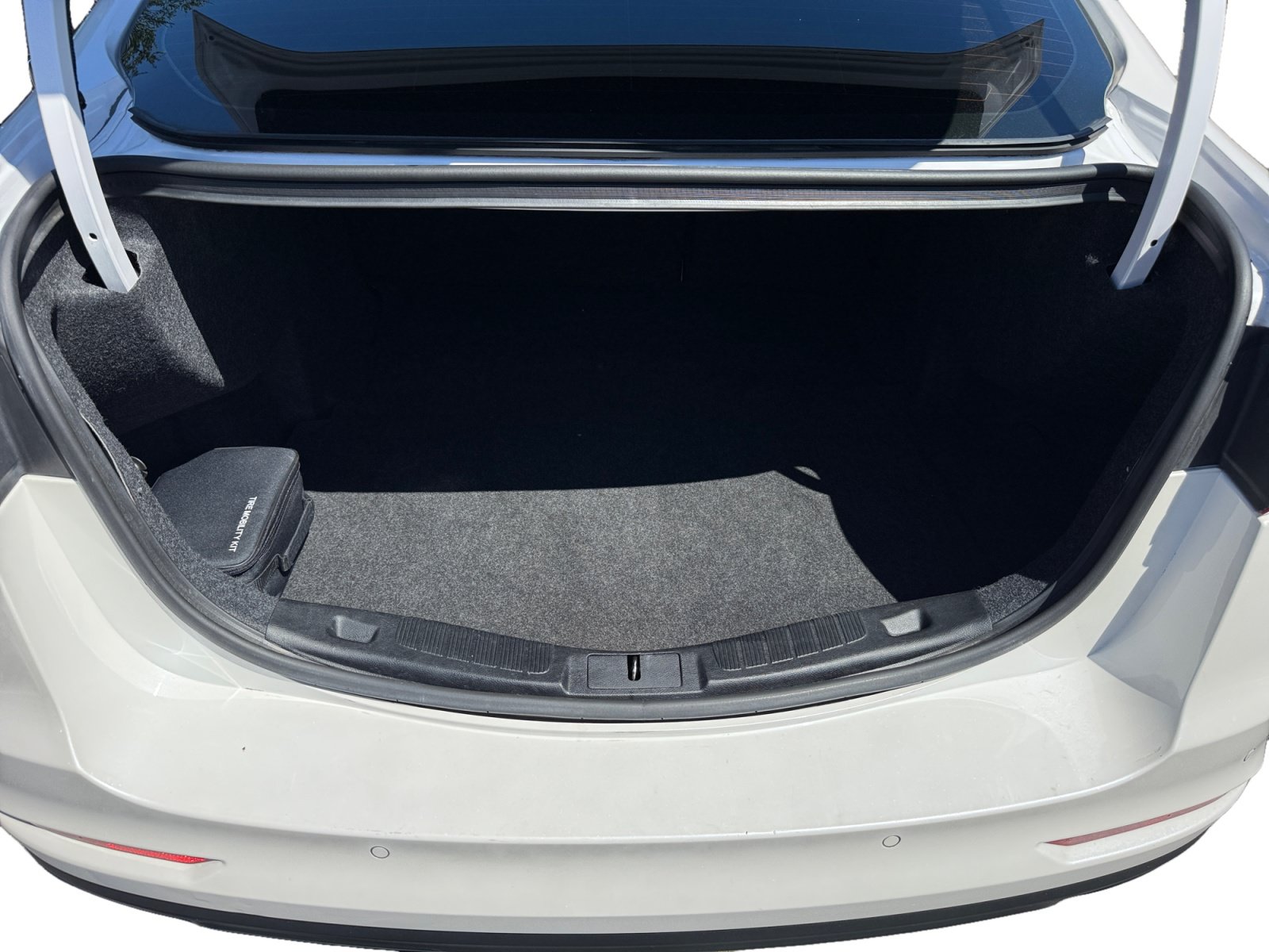 Used 2020 Ford Fusion SE FWD image 17