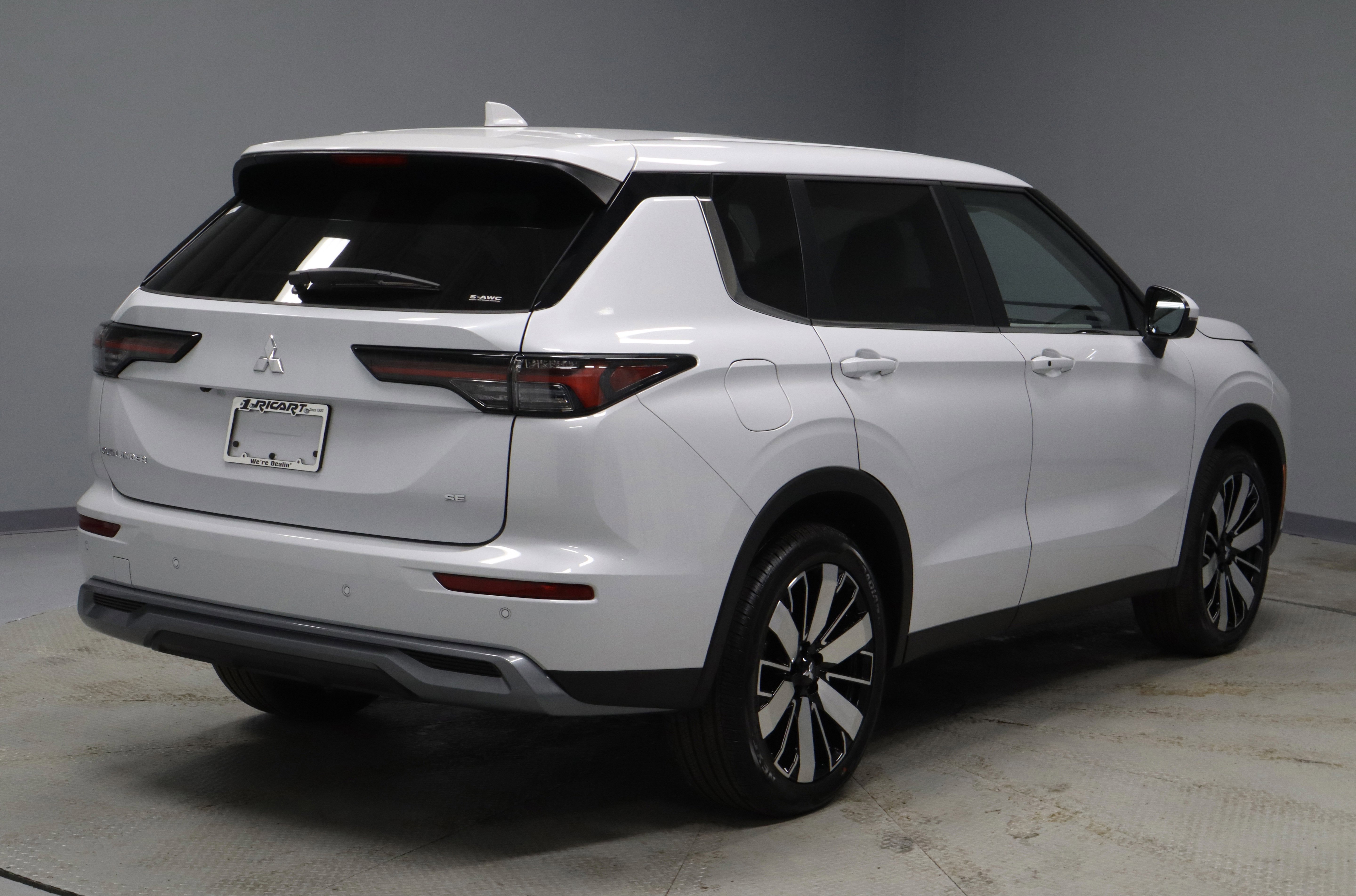 New 2026 Mitsubishi Outlander SE image 8