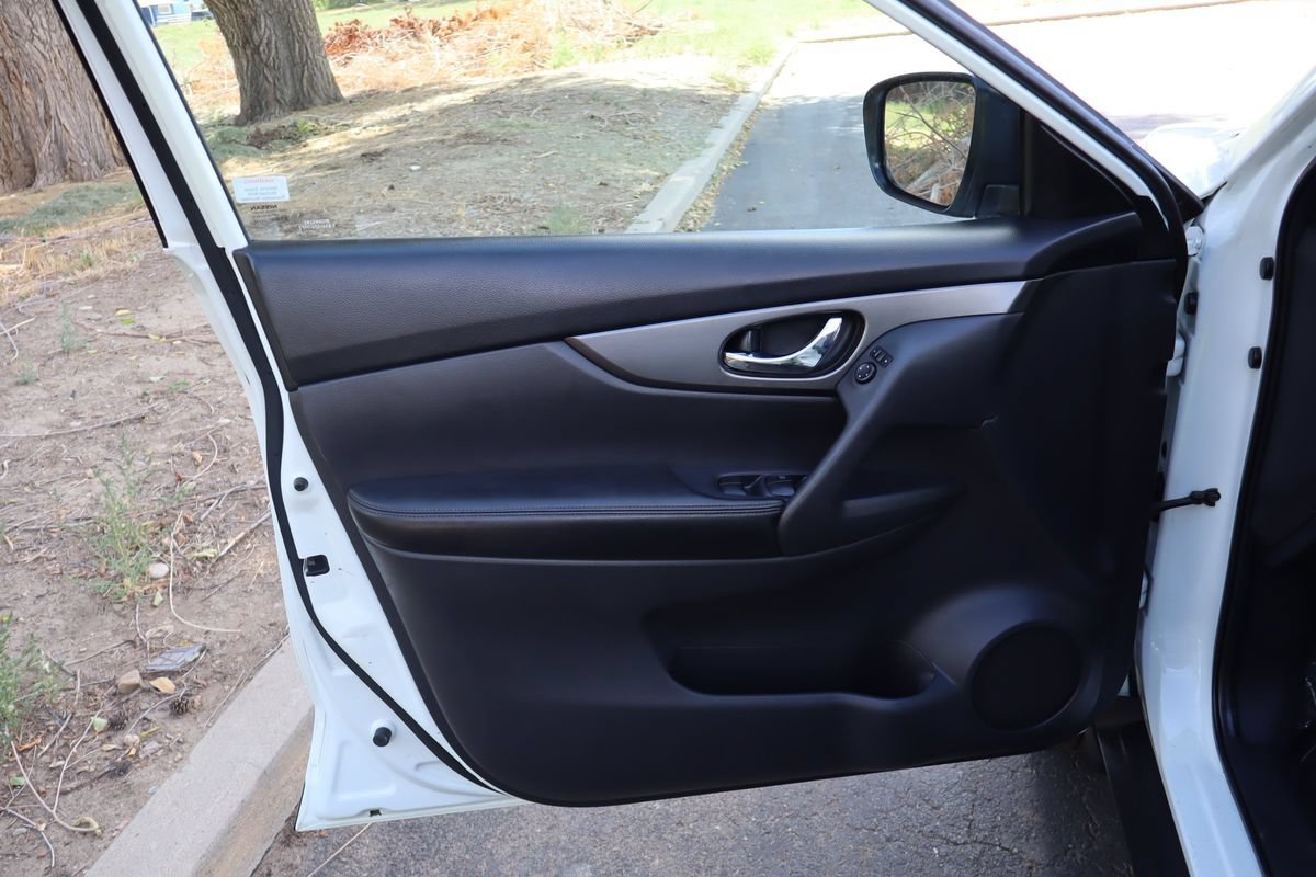 Used 2015 Nissan Rogue S AWD/4WD image 23